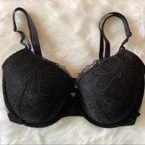 Victoria’s Secret 34DDD T-shirt Lightly Lined Black Lace Bra, like new.